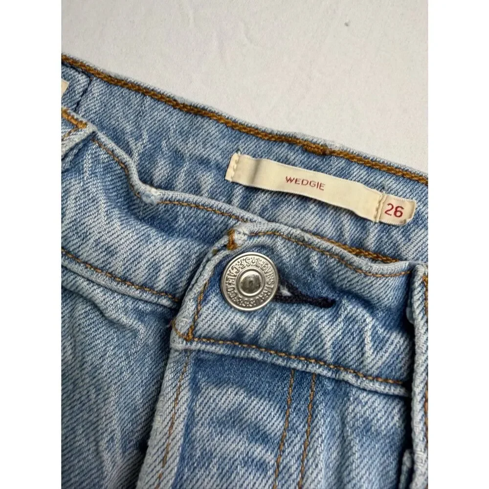 Levi’s Wedgie Straight Button Fly Cropped Raw Hem Light Wash Jeans Size 26